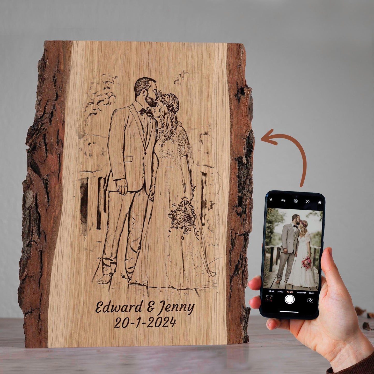 Handgezeichnetes Foto auf Holz mit Rinde – Pyrografie Kunstwerk