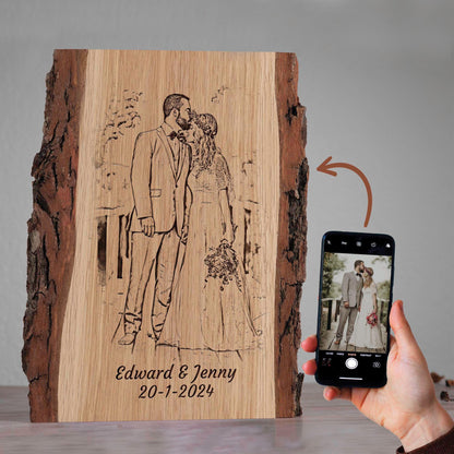 Handgezeichnetes Foto auf Holz mit Rinde – Pyrografie Kunstwerk