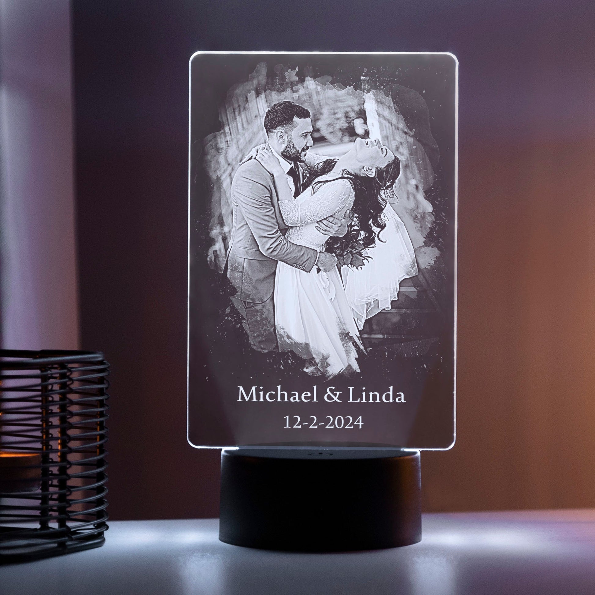 Personalisierte 3D LED Fotolampe mit eigenem Bild auf Tisch