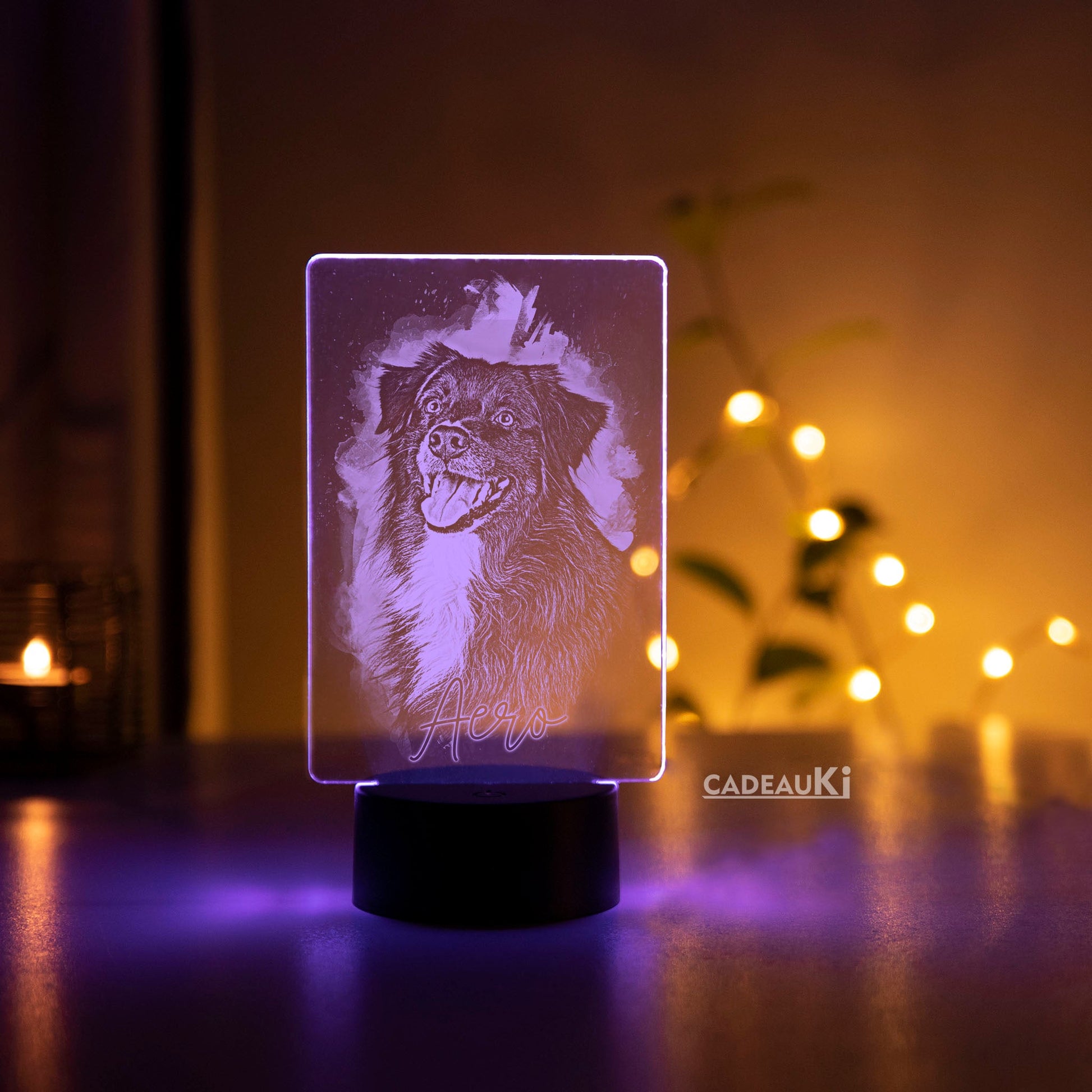  3D LED-Lampe mit Hundebild auf schwarzem Sockel