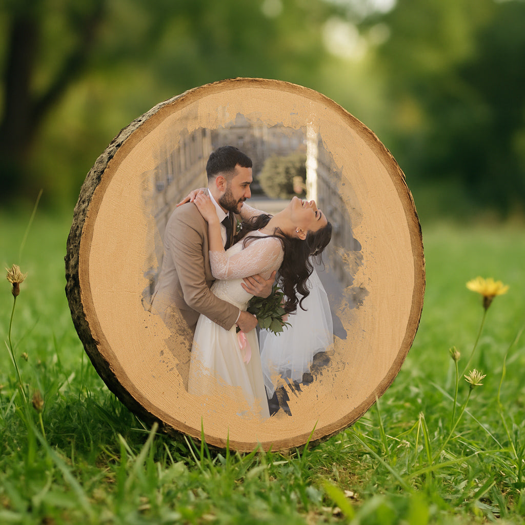 „Runde Holzscheibe mit persönlichem Foto im natürlichen Look – einzigartiges Geschenk aus Echtholz.“