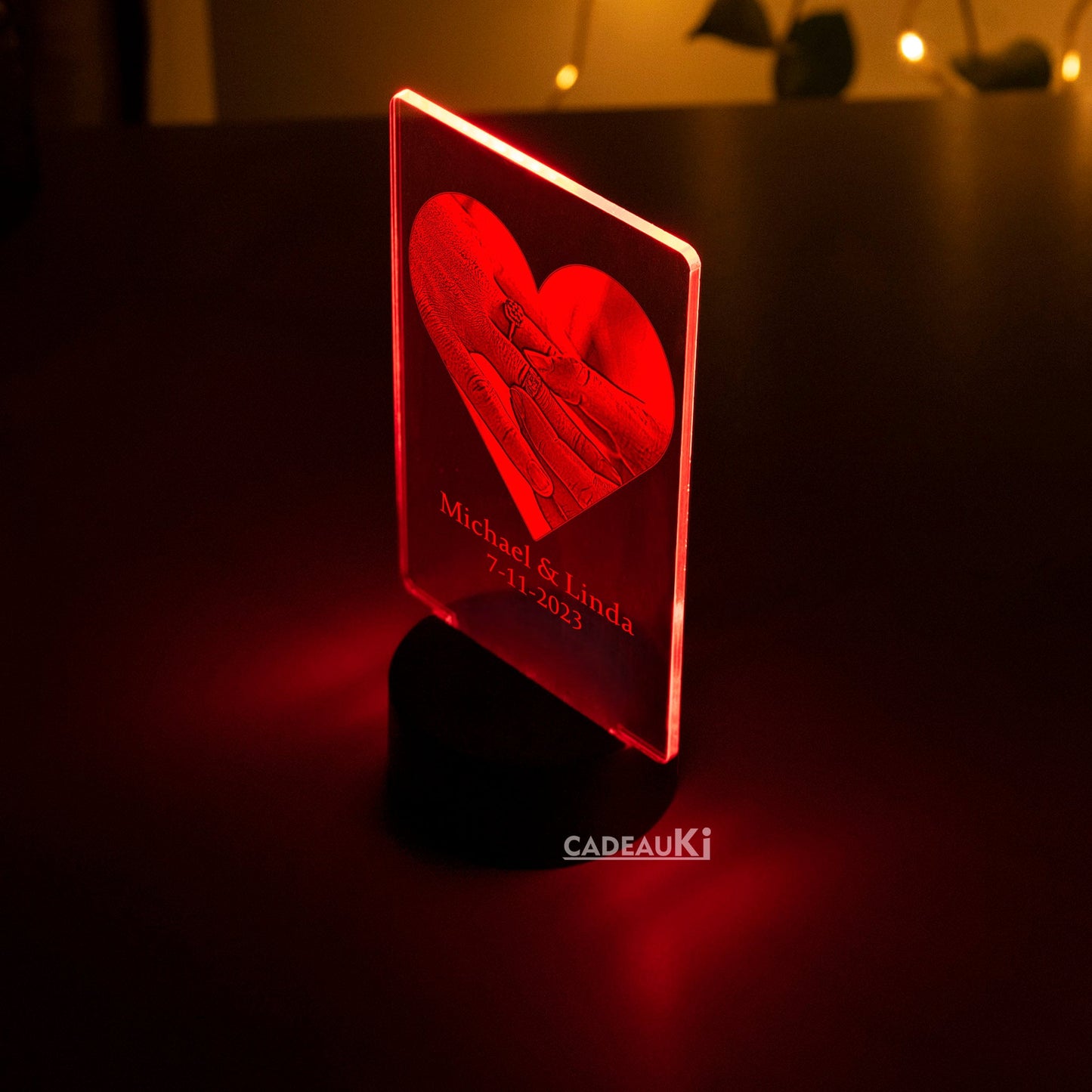Romantische LED-Lampe mit Foto in warmem Licht