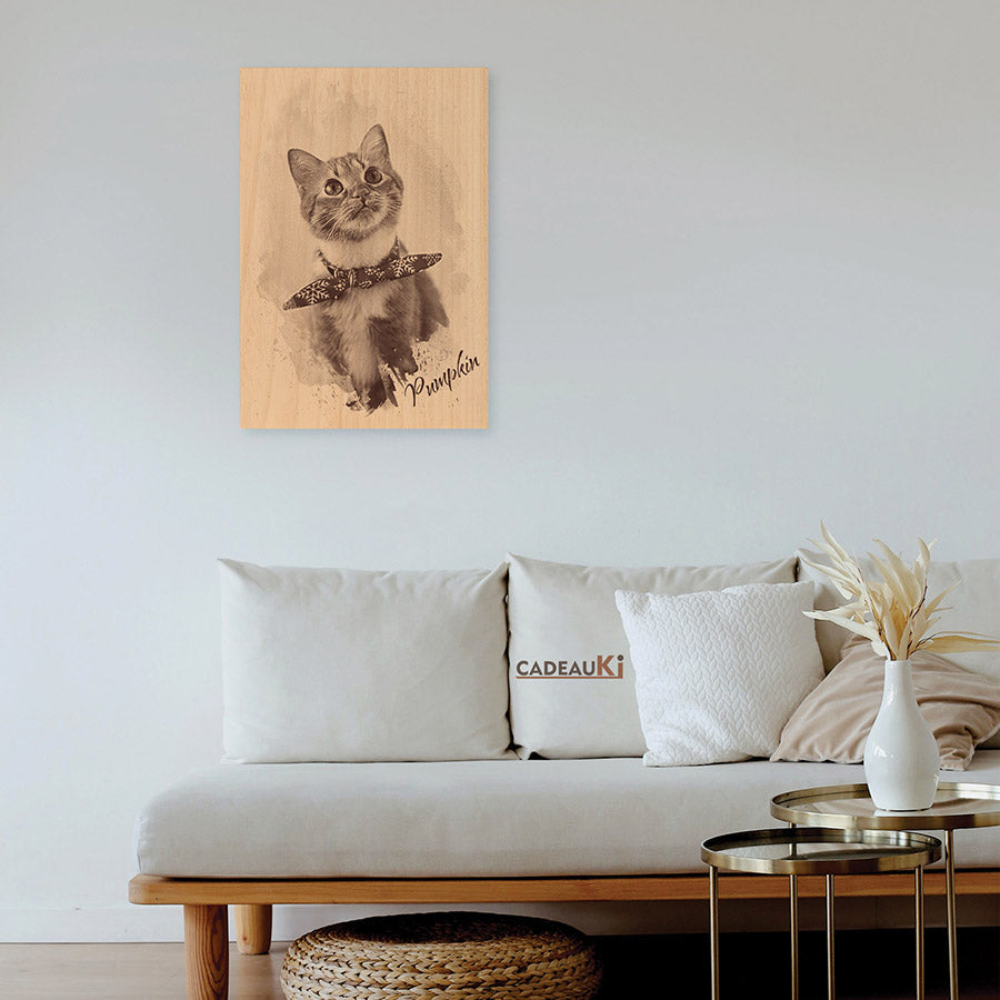 Holzbild mit Katzenporträt an der Wand – personalisierte Tiergravur als stilvolle Wanddekoration.
