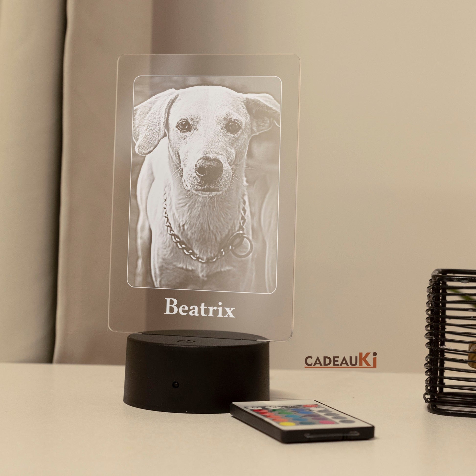 Heimelige LED-Lampe mit personalisiertem Hundefoto „Beatrix“ und cooler Beleuchtung