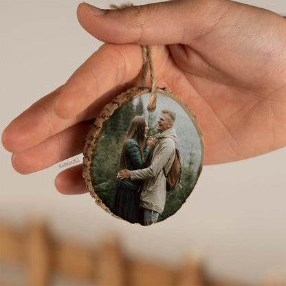 Personalisierter Holzanhänger mit gedrucktem Paarfoto – rustikales Fotogeschenk