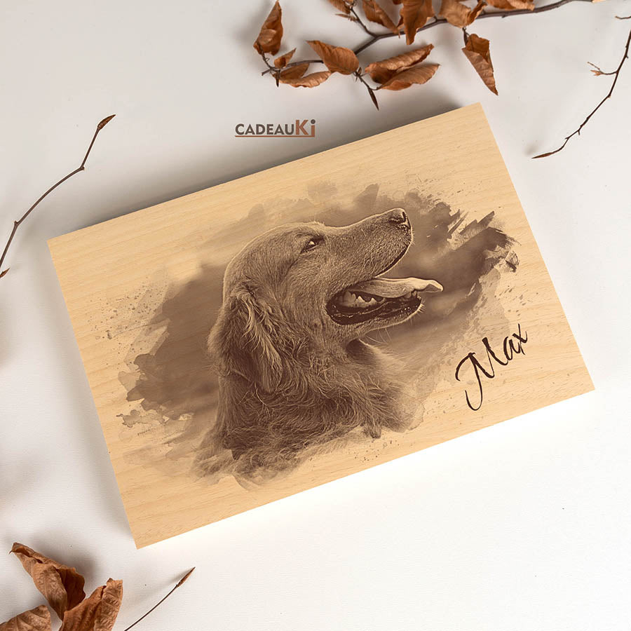 Personalisierte Hundgravur auf Holz – realistisches Porträt eines Golden Retrievers mit Name Max
