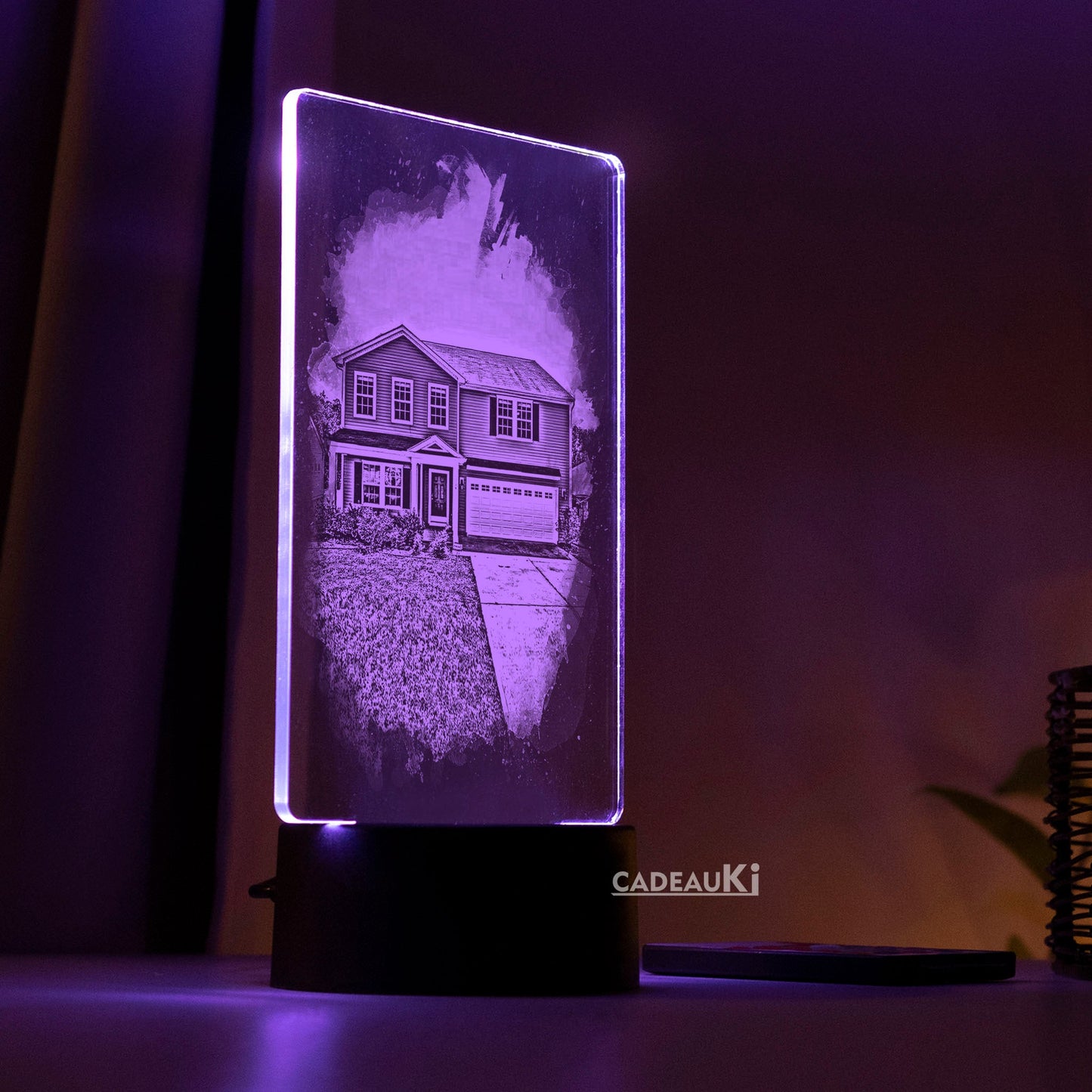 Detailansicht der gravierten Haus-Fotolampe