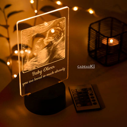 Mehrfarbige 3D LED-Lampen zeigen Gravuren von Ultraschallfotos und Designs.
Perfekt als dekorative personalisierte Babygeschenke.